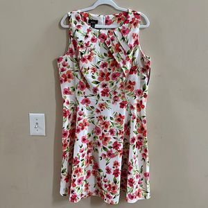 Alyx Women’s size 18 NWT floral sleeveless dress but fits more like a 16